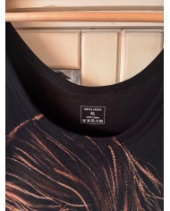 CAMISETA PINTADA A MANO CON LEJÍA