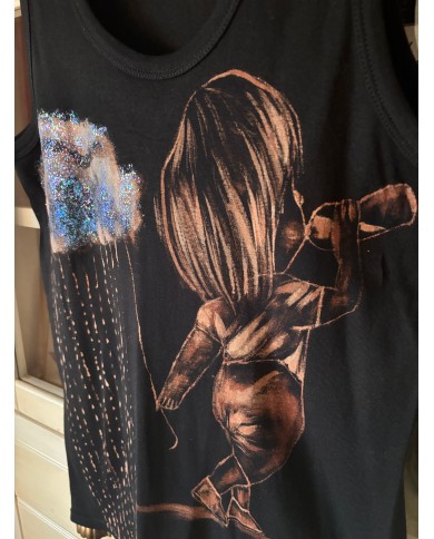 CAMISETA PINTADA A MANO CON LEJÍA