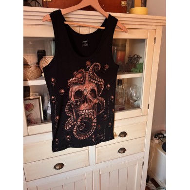 CAMISETA PINTADA A MANO CON LEJÍA DILUIDA