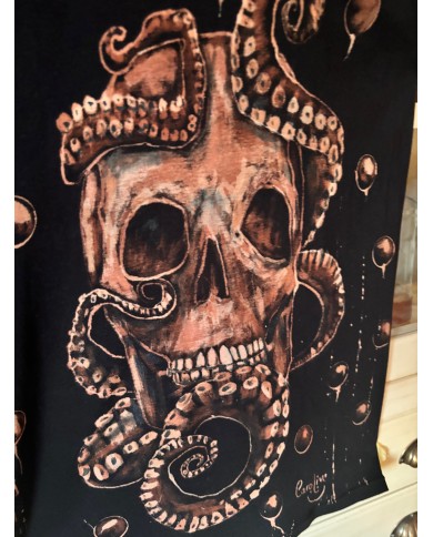 CAMISETA PINTADA A MANO CON LEJÍA DILUIDA