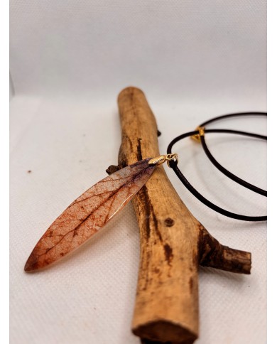 COLLAR ARTESANO DE HOJA NATURAL ESQUELETIZADA
