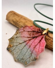 COLLAR ARTESANO DE HOJA NATURAL ESQUELETIZADA