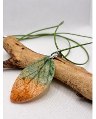 COLLAR  ARTESANO DE HOJA NATURAL ESQUELETIZADA