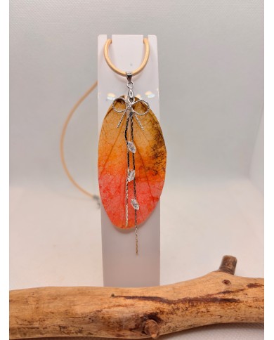 COLLAR  ARTESANO DE HOJA NATURAL ESQUELETIZADA