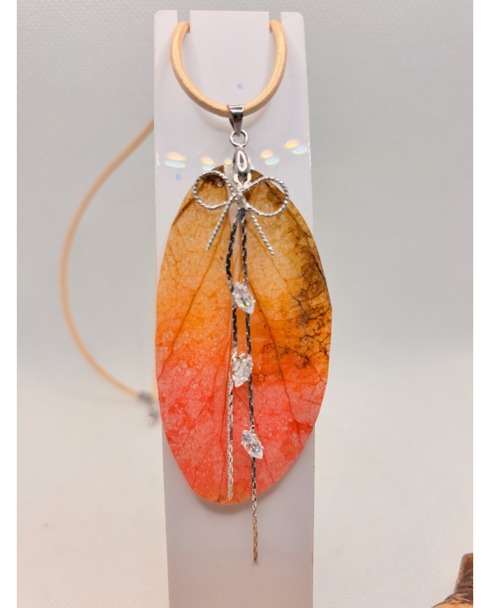 COLLAR  ARTESANO DE HOJA NATURAL ESQUELETIZADA