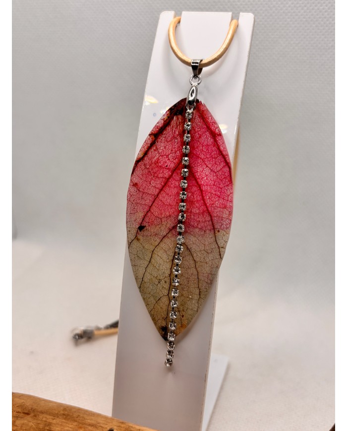 COLLAR DE  HOJA NATURAL ESQUELETIZADA ARTESANO