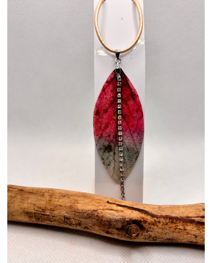 COLLAR DE  HOJA NATURAL ESQUELETIZADA ARTESANO