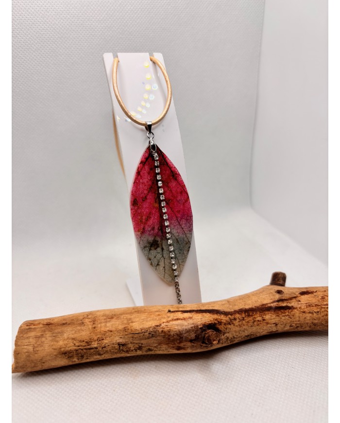 COLLAR DE  HOJA NATURAL ESQUELETIZADA ARTESANO