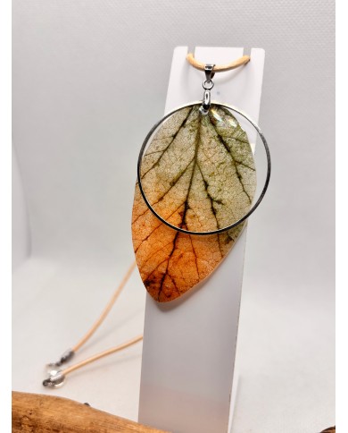 COLLAR ARTESANO DE HOJA NATURAL ESQUELETIZADA