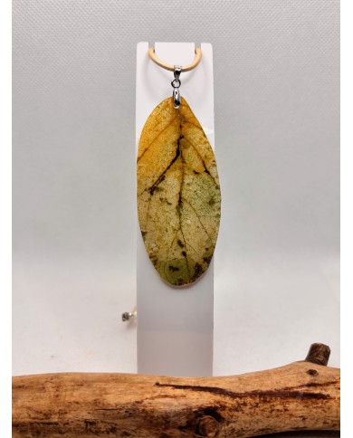 COLLAR ARTESANO DE HOJA NATURAL ESQUELETIZAD1