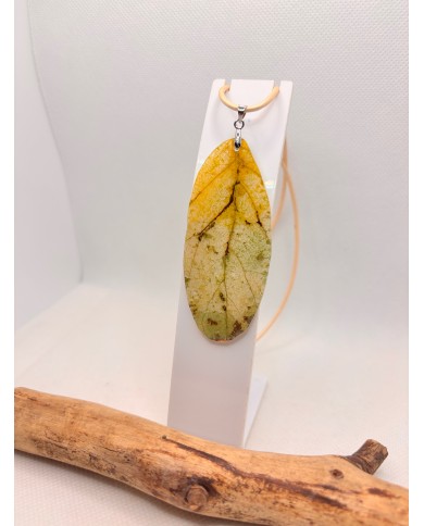 COLLAR ARTESANO DE HOJA NATURAL ESQUELETIZAD1