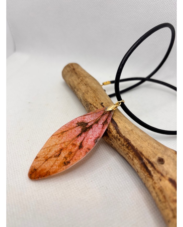 COLLAR ARTESANO DE HOJA NATURAL ESQUELETIZADA