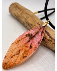 COLLAR ARTESANO DE HOJA NATURAL ESQUELETIZADA