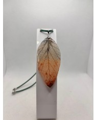 COLLAR ARTESANO DE HOJA NATURAL ESQUELETIZADA