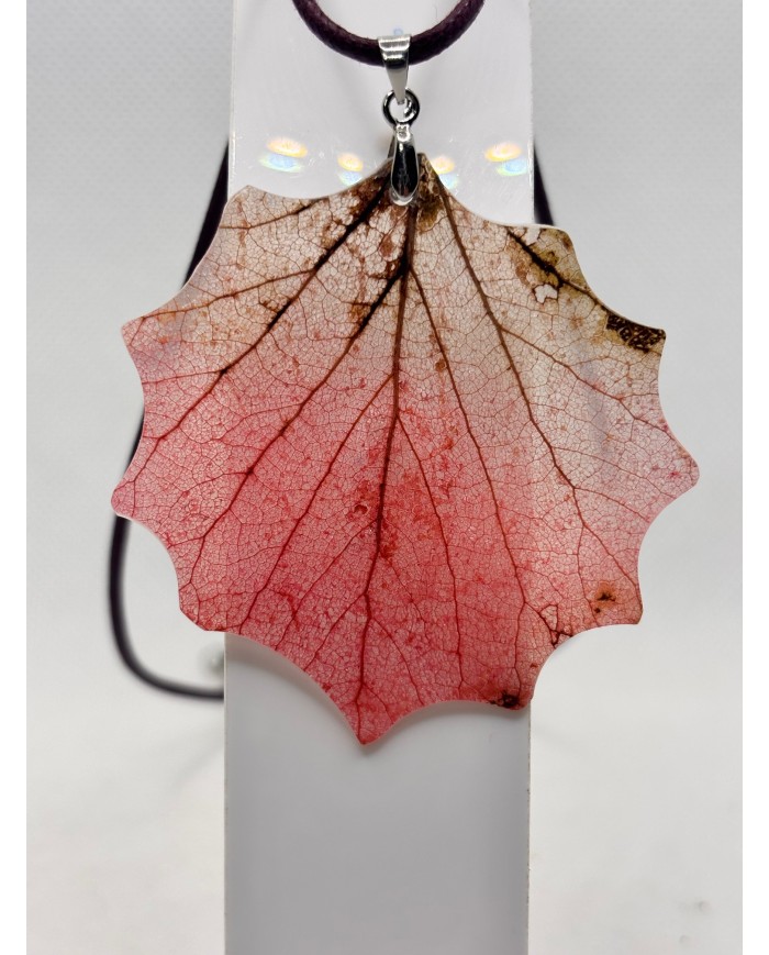 COLLAR ARTESANOS DE HOJA NATURAL ESQUELETIZADA