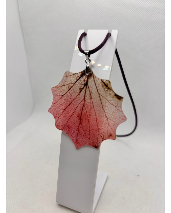 COLLAR ARTESANOS DE HOJA NATURAL ESQUELETIZADA