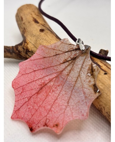 COLLAR ARTESANOS DE HOJA NATURAL ESQUELETIZADA