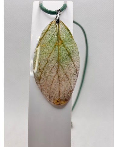 COLLAR ARTESANO DE HOJA NATURAL ESQUELETIZADA