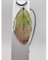 COLLAR ARTESANO DE HOJA NATURAL ESQUELETIZADA