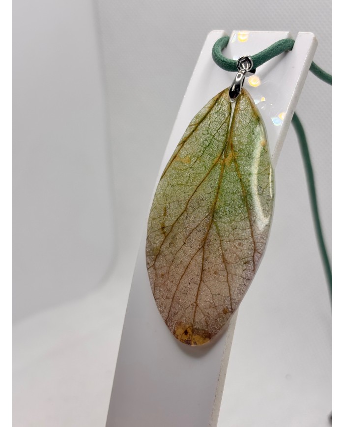 COLLAR ARTESANO DE HOJA NATURAL ESQUELETIZADA