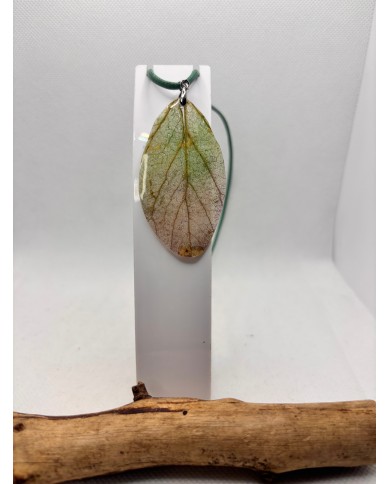 COLLAR ARTESANO DE HOJA NATURAL ESQUELETIZADA