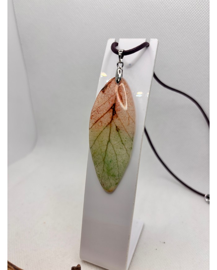 COLLAR ARTESANO DE HOJA NATURAL ESQUELETIZADA