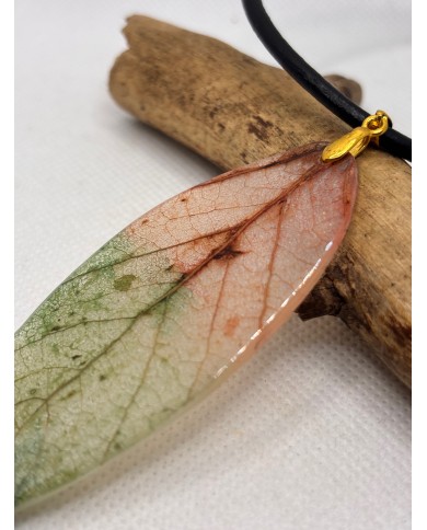 COLLAR ARTESANO DE HOJA NATURAL ESQUELETIZADA