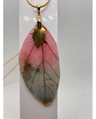 COLLAR ARTESANO DE HOJA NATURAL ESQUELETIZADA