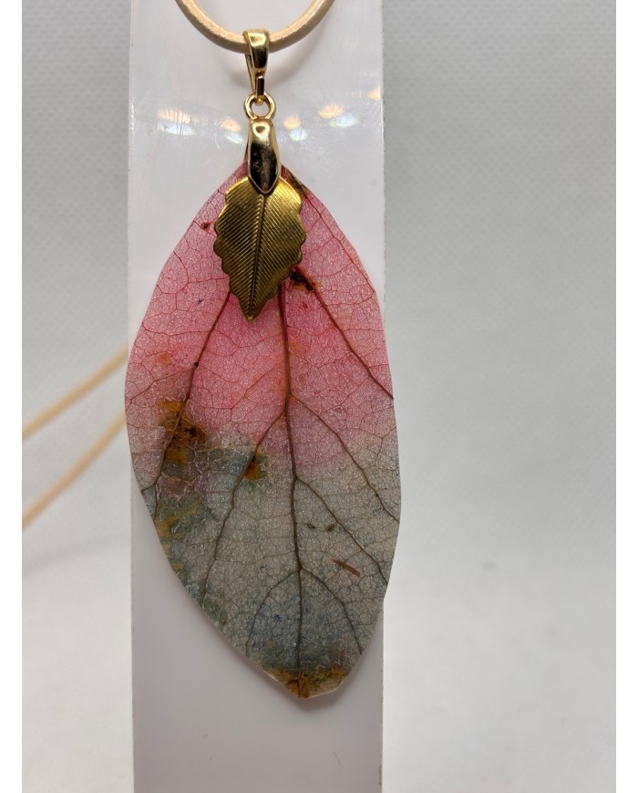 COLLAR ARTESANO DE HOJA NATURAL ESQUELETIZADA