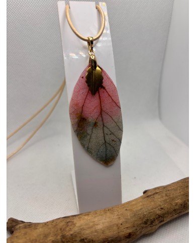 COLLAR ARTESANO DE HOJA NATURAL ESQUELETIZADA