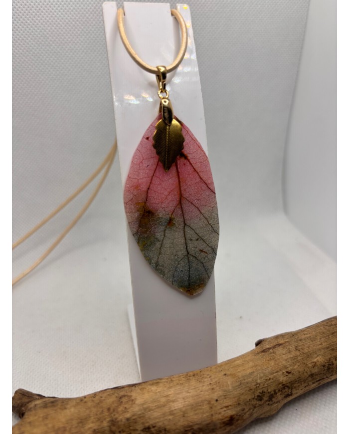 COLLAR ARTESANO DE HOJA NATURAL ESQUELETIZADA