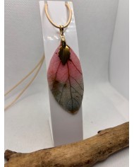 COLLAR ARTESANO DE HOJA NATURAL ESQUELETIZADA