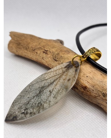 COLLAR ARTESANO DE HOJA NATURAL ESQUELETIZADA