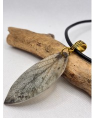 COLLAR ARTESANO DE HOJA NATURAL ESQUELETIZADA
