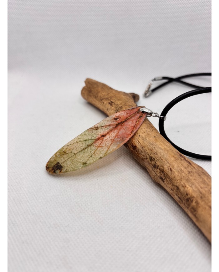 COLLAR ARTESANO DE HOJA NATURAL ESQUELETIZADA