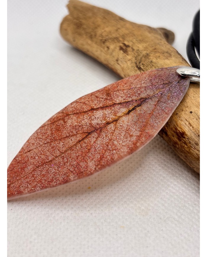 COLLAR ARTESANO DE HOJA NATURAL ESQUELETIZADA