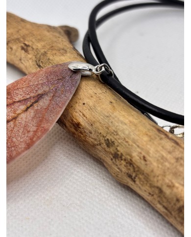 COLLAR ARTESANO DE HOJA NATURAL ESQUELETIZADA