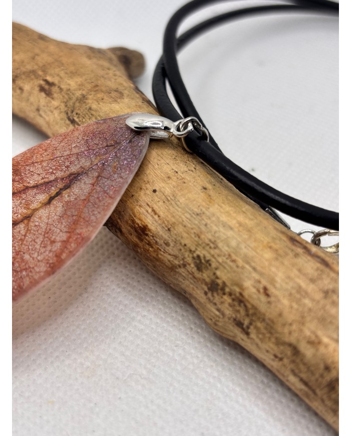 COLLAR ARTESANO DE HOJA NATURAL ESQUELETIZADA