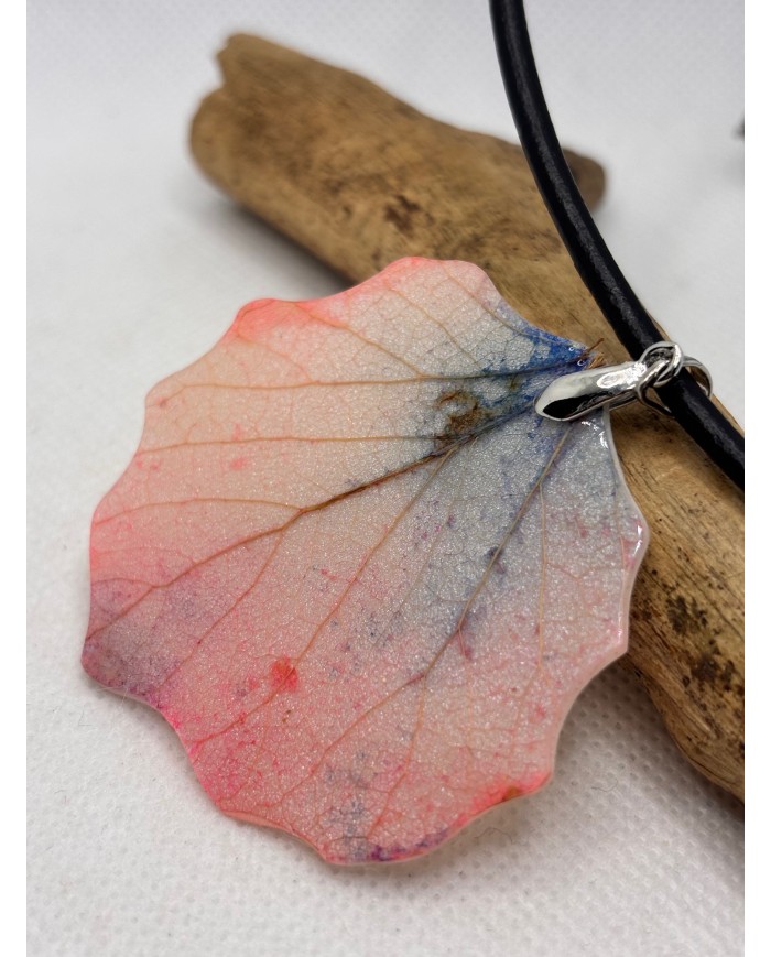COLLAR ARTESANO DE HOJA NATURAL ESQUELETIZADA