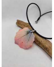 COLLAR ARTESANO DE HOJA NATURAL ESQUELETIZADA
