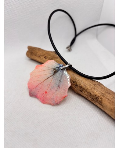 COLLAR ARTESANO DE HOJA NATURAL ESQUELETIZADA
