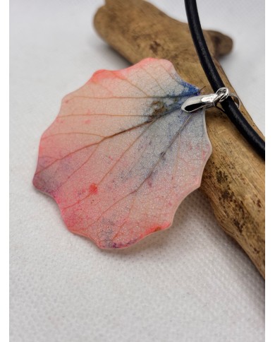 COLLAR ARTESANO DE HOJA NATURAL ESQUELETIZADA