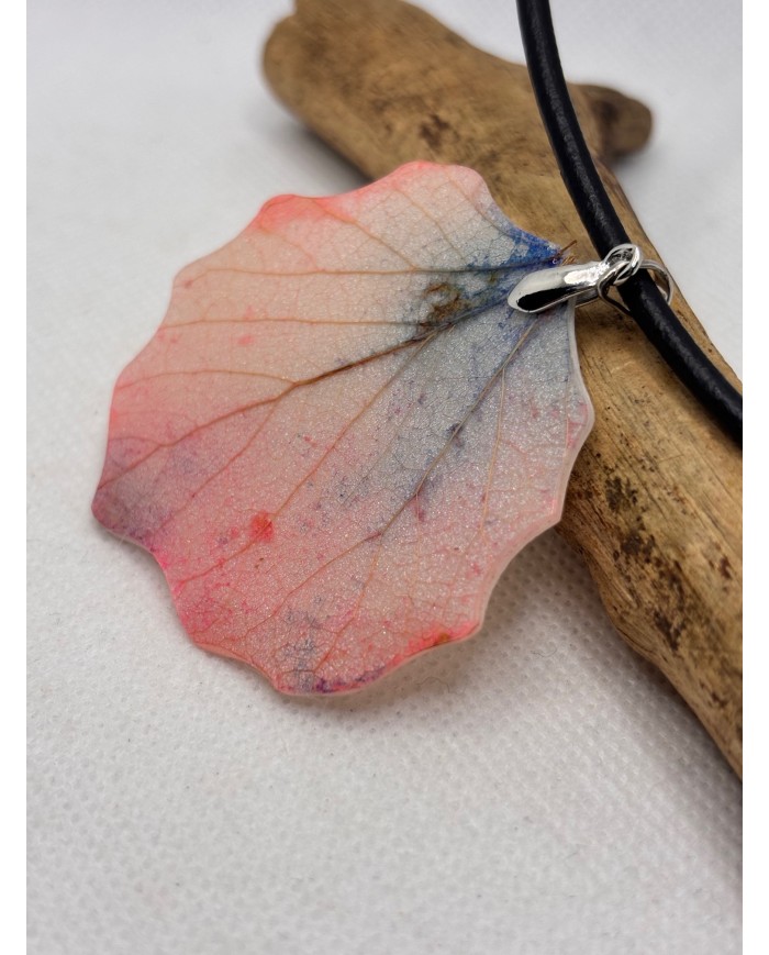 COLLAR ARTESANO DE HOJA NATURAL ESQUELETIZADA