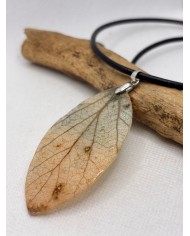 COLLAR ARTESANO DE HOJA  NATURAL ESQUELETIZADA