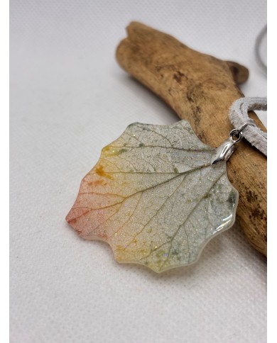 COLLAR ARTESANO DE HOJA NATURAL ESQUELETIZADA