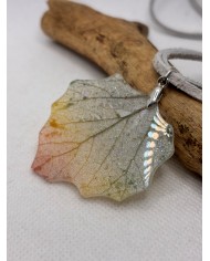 COLLAR ARTESANO DE HOJA NATURAL ESQUELETIZADA