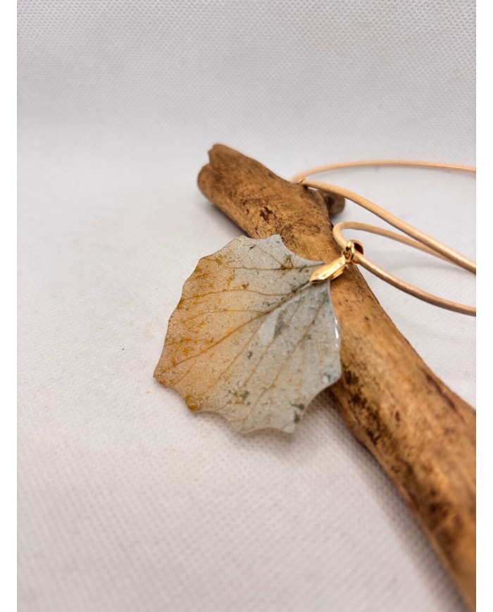 COLLAR ARTESANO DE HOJA NATURAL ESQUELETIZADA