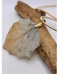 COLLAR ARTESANO DE HOJA NATURAL ESQUELETIZADA