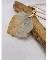 COLLAR ARTESANO DE HOJA NATURAL ESQUELETIZADA