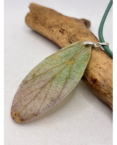 COLLAR ARTESANO DE HOJA  NATURAL ESQUELETIZADA